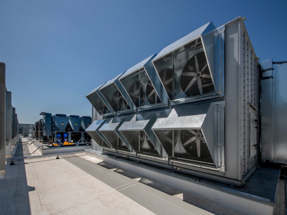 Commercial chiller service and preventive maintenance check